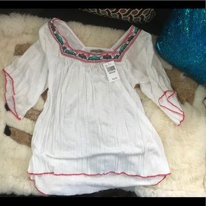 Absolutely Famous. Peasant top. NWT. Gorgeous!